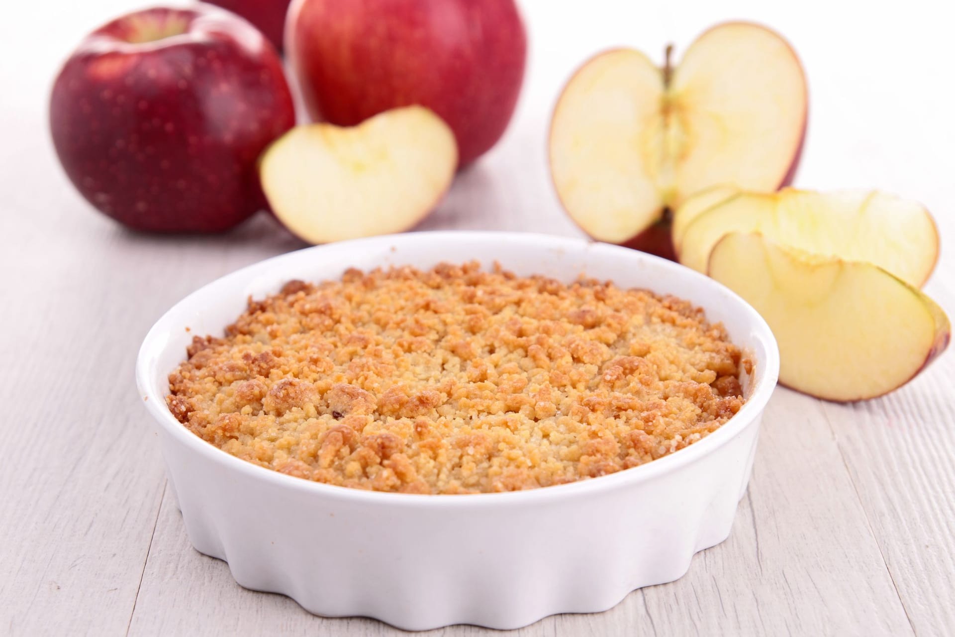 Warmer Apple Crumble ist ein leckerer kleiner Nachtisch.