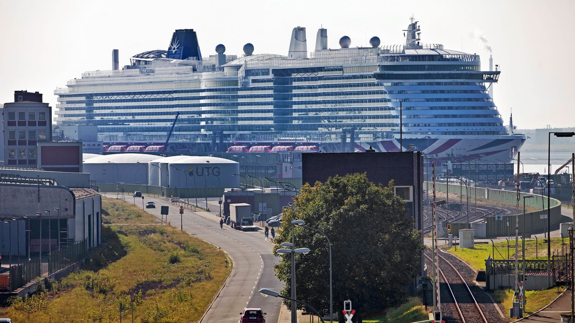 Ein Kreuzfahrtschiff am Kreuzfahrtterminal in Bremerhaven (Archivbild): Von 2025 an übernimmt GPH die Leitung des Terminals.