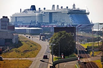 Ein Kreuzfahrtschiff am Kreuzfahrtterminal in Bremerhaven (Archivbild): Von 2025 an übernimmt GPH die Leitung des Terminals.