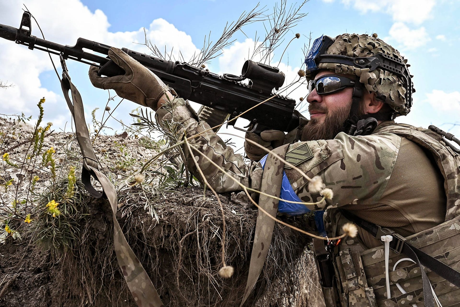 Ein ukrainischer Soldat bei der Infanterie-Ausbildung (Symbolbild): Einige berichten über schlechte Erfahrungen im Westen.