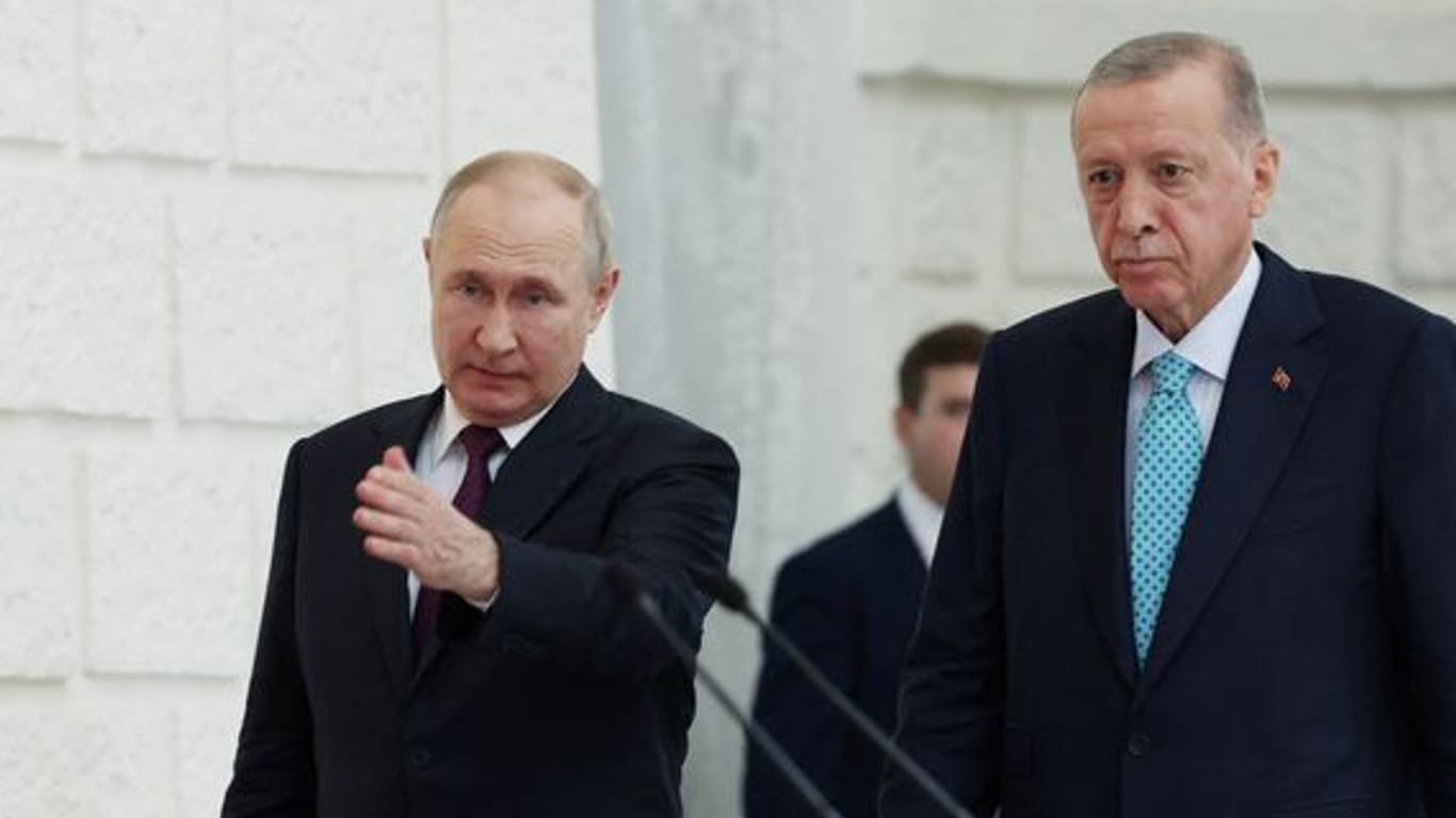 Wladimir Putin und Recep Tayyip Erdoğan bei ihrem Treffen in Sodschi: Russland und dien Türkei konnten sich nicht auf eine Wiederbelebung des Getreideabkommens für die Ukraine einigen.