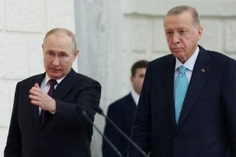 Wladimir Putin und Recep Tayyip Erdoğan bei ihrem Treffen in Sodschi: Russland und dien Türkei konnten sich nicht auf eine Wiederbelebung des Getreideabkommens für die Ukraine einigen.