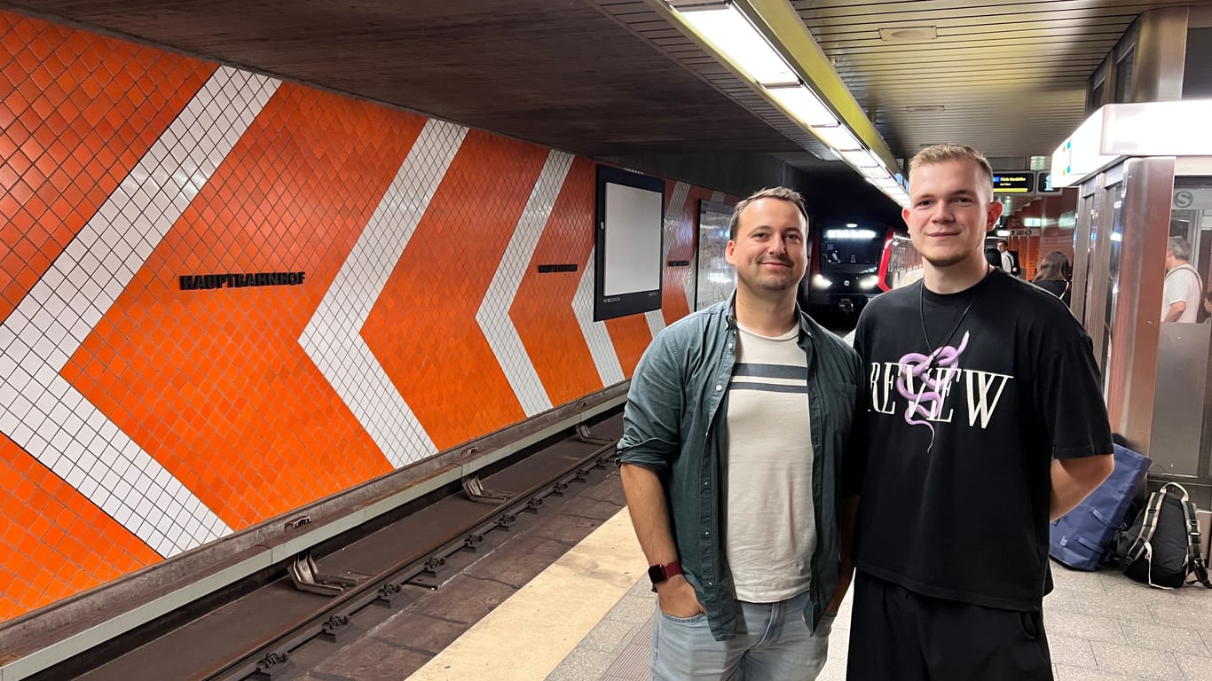 Sie planen in Nürnberg die erste legale Technoparty in einer U-Bahn: Die DJs Finn Schaller (rechts) und Thomas Weste von Aexcit. Sie planen in Nürnberg die erste legale Technoparty in einer U-Bahn: Die DJs Finn Schaller (rechts) und Thomas Weste von Aexcit.