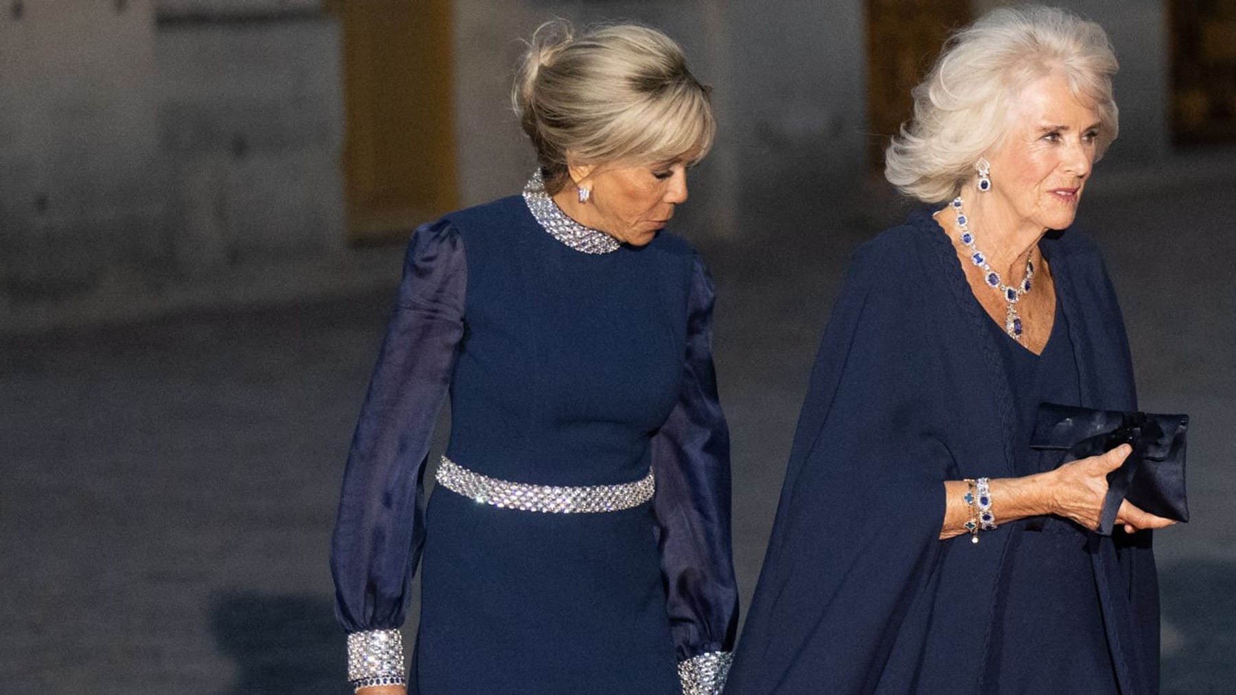 Brigitte Macron et la reine Camilla en partenaire regardent le banquet d'État