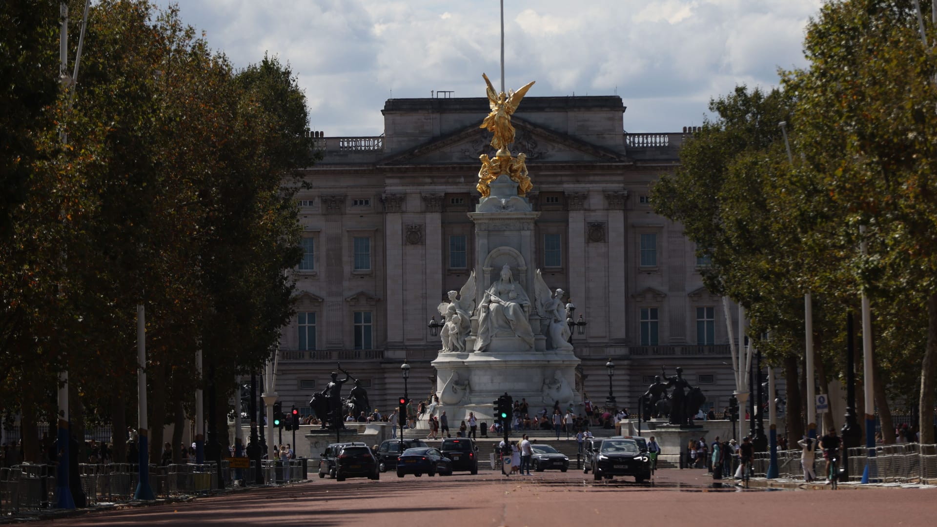 Buckingham-Palast: Seit dem Tod von Queen Elizabeth II. regiert hier König Charles III. Buckingham-Palast: Seit dem Tod von Queen Elizabeth II. regiert hier König Charles III.