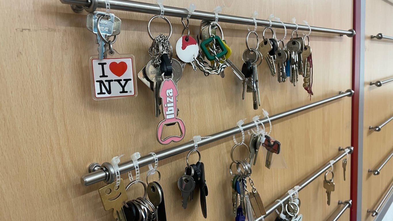 Sammelsurium: Mehr als 70 Schlüssel warten im Fundbüro auf ihren Besitzer.