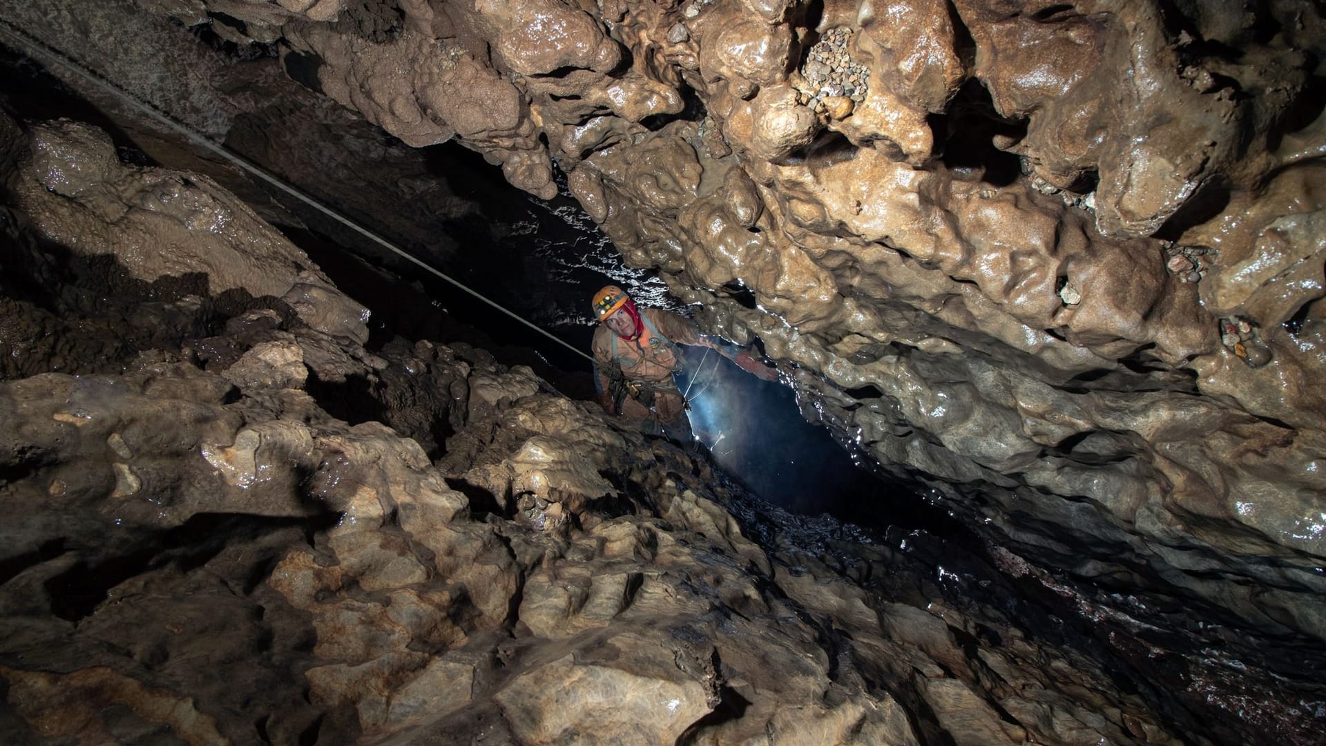 Retter in der Morca-Höhle: Sie versuchen den Forscher zu retten.