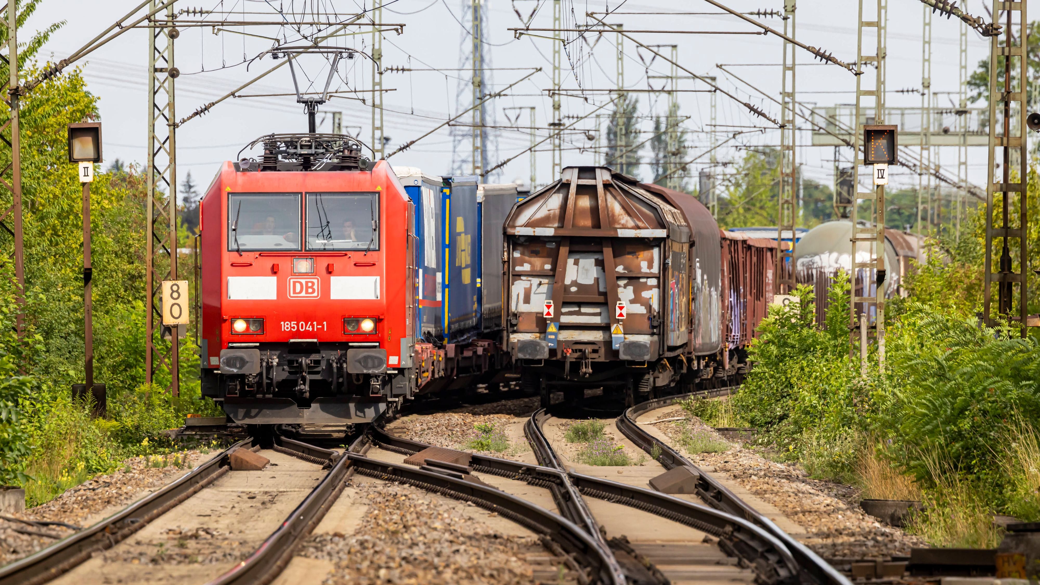 DB Cargo: Bahn-Tochter will wohl 1.800 Stellen streichen – Kritik von EVG