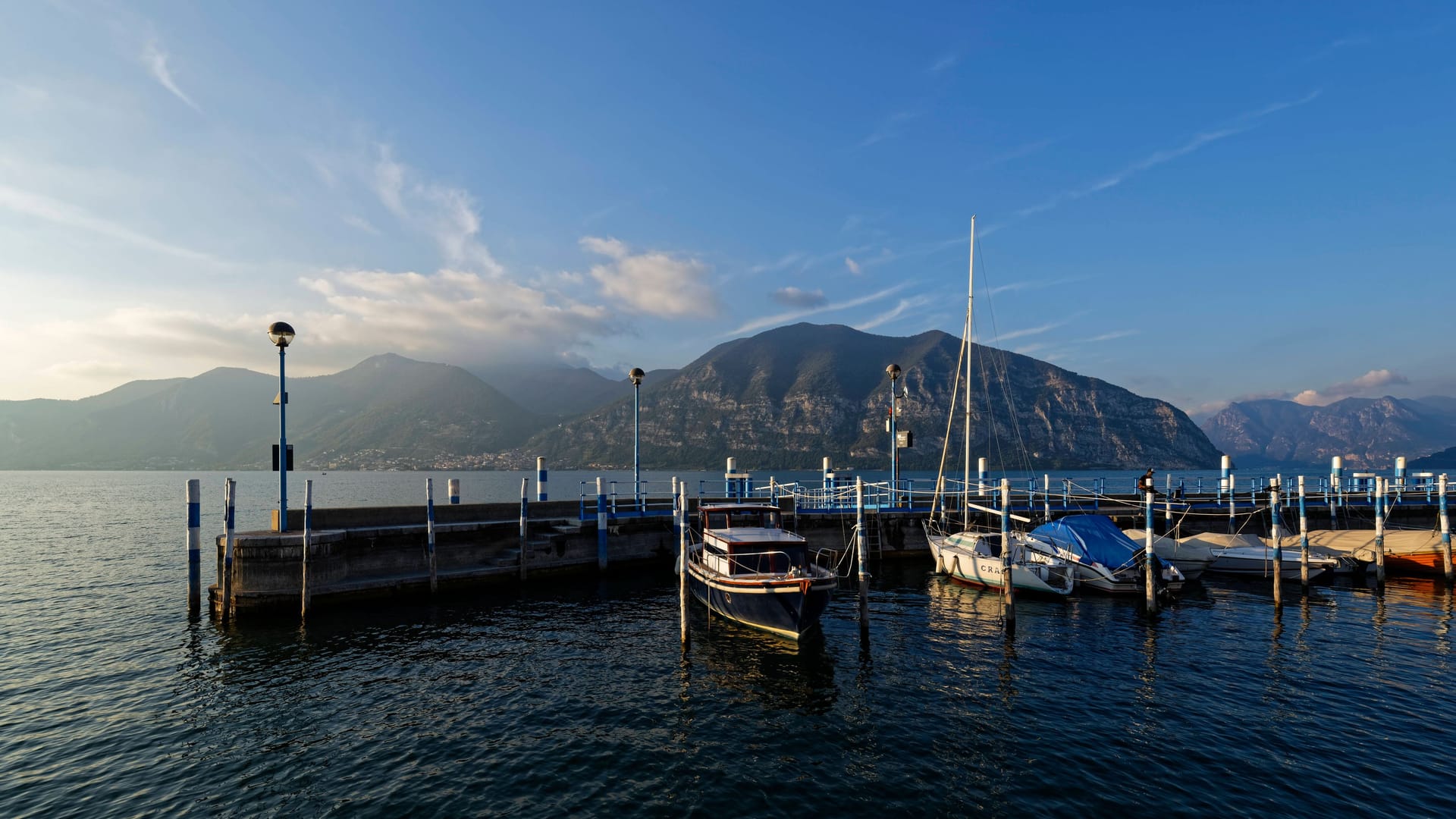 Boot am Iseosee (Symbolbild): Die 20-Jährige fiel wohl von einem Schnellboot und könnte sich dabei den Kopf angestoßen haben, so die Vermutung.