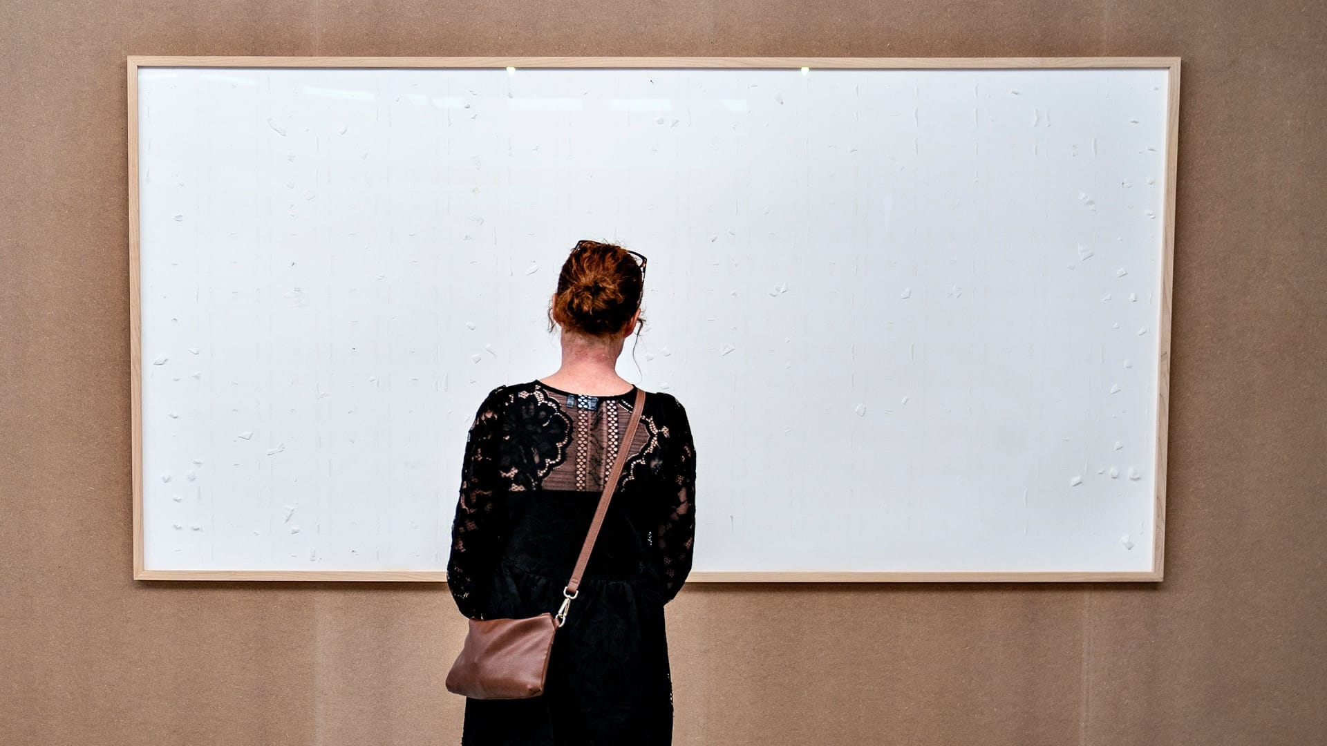 Das Bild mit dem Titel "Nimm das Geld und verschwinde" hängt im Museum in Dänemark (Archivbild): Der Künstler muss das Geld, das er nicht verwendet hatte, zurückzahlen.