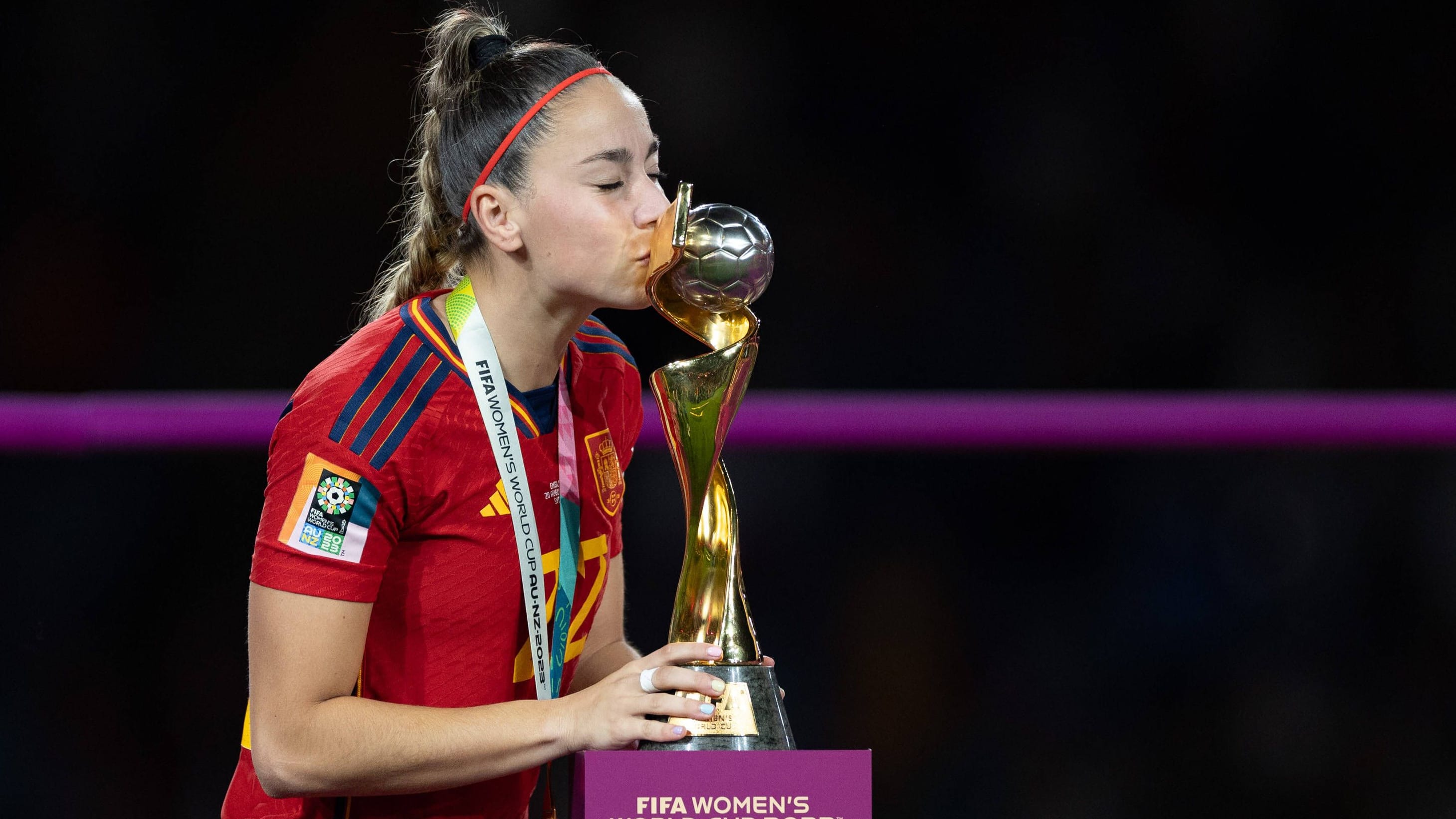 Kuss-Skandal: Fußball-Weltmeisterin beendet Ihren Boykott