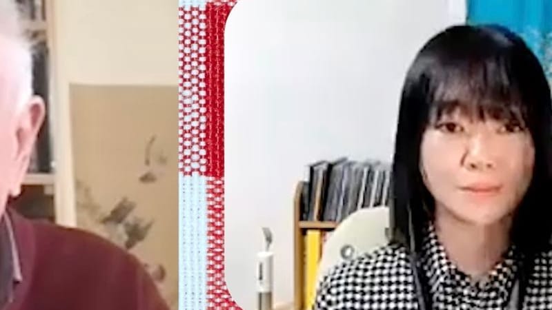 Laudatot Peter Doherty (links), bei der virtuellen Überreichung der Auszeichnung für die Ig-Nobelpreise in der Kategorie/Nahrung/Lebensmittel an Hiromi Nakamura und Homei Miyashita (undatieres Handout). Der Forscher und die Forscherin aus Japan wurden für ihre Experimente zu der Frage, ob elektrische Essstäbchen und Strohhalme den Geschmack von Nahrungsmitteln verändern können, ausgezeichnet.
