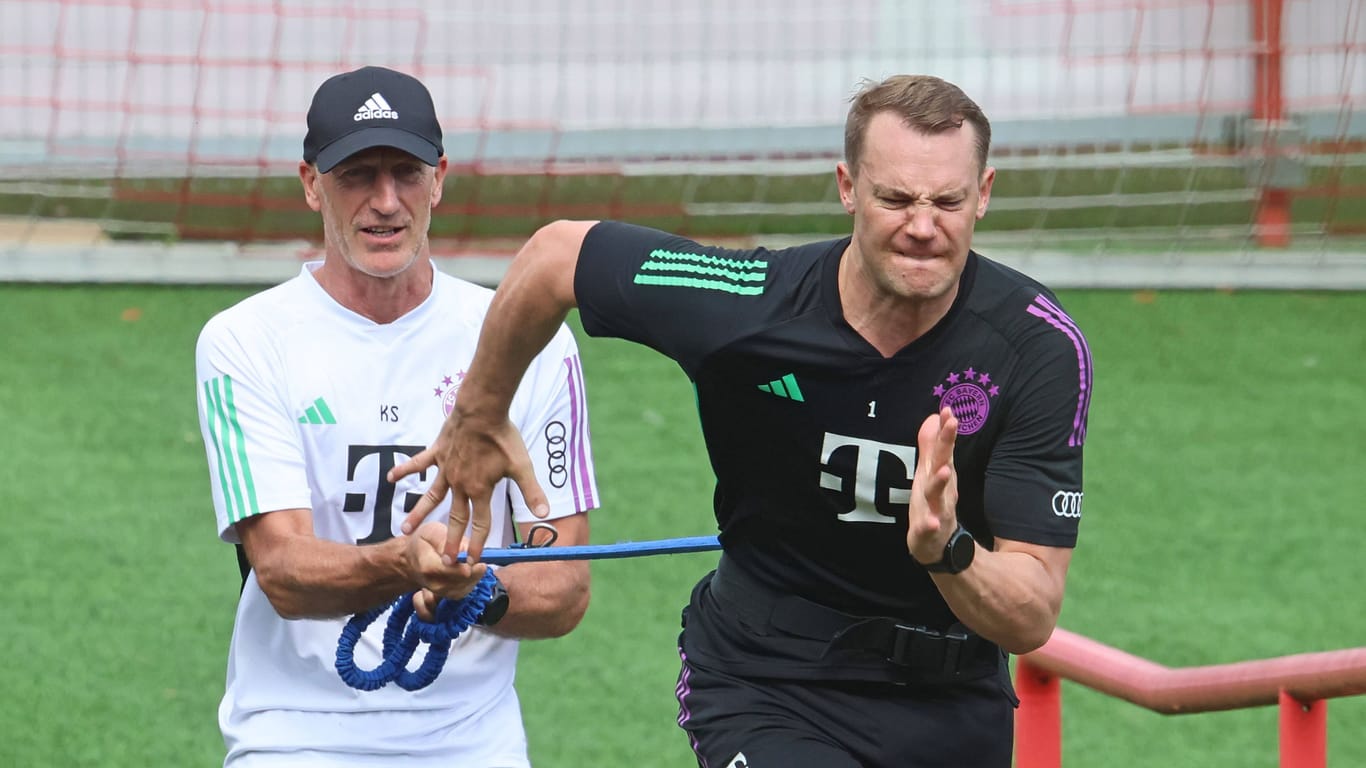 Manuel Neuer im Training: Trainer Thomas Tuchel bremst bei der Rückkehr des Torwarts die Erwartungen.
