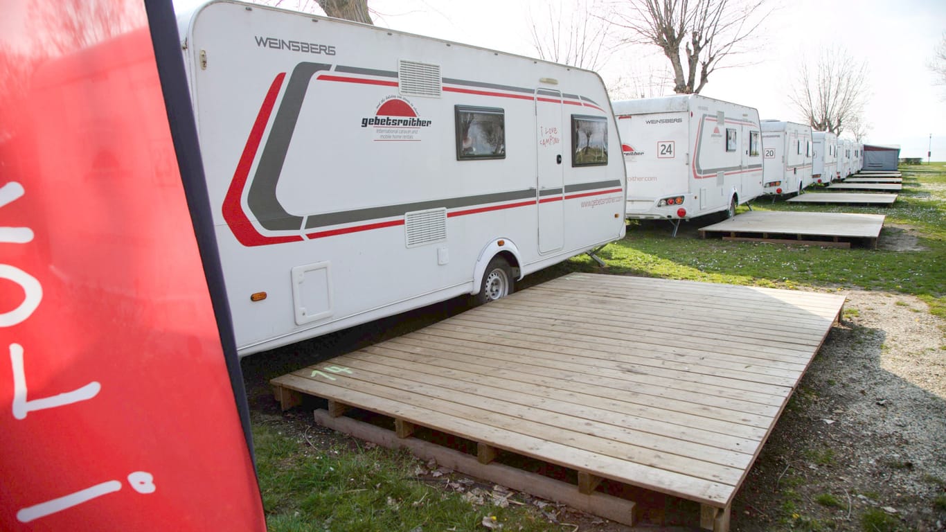 Wohnwagen stehen auf einem Campingplatz (Symbolbild): In München mangelt es an bezahlbarem Wohnraum für Studierende.