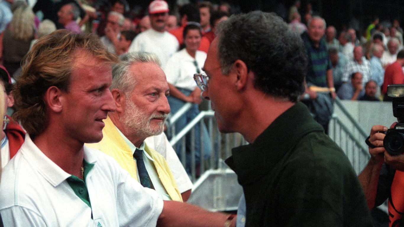 Zwei Legenden des deutschen Fußballs: Franz Beckenbauer (r.) und Andreas Brehme sind seit Jahren gut befreundet (Archivbild).