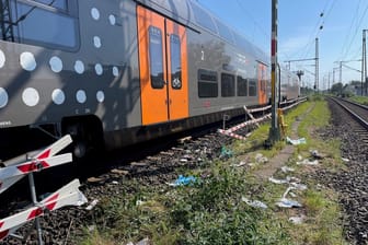 Die Unfallstelle auf Höhe der Trimbornstraße in Kalk: Ein Bahnmitarbeiter wurden von einem Zug erfasst.