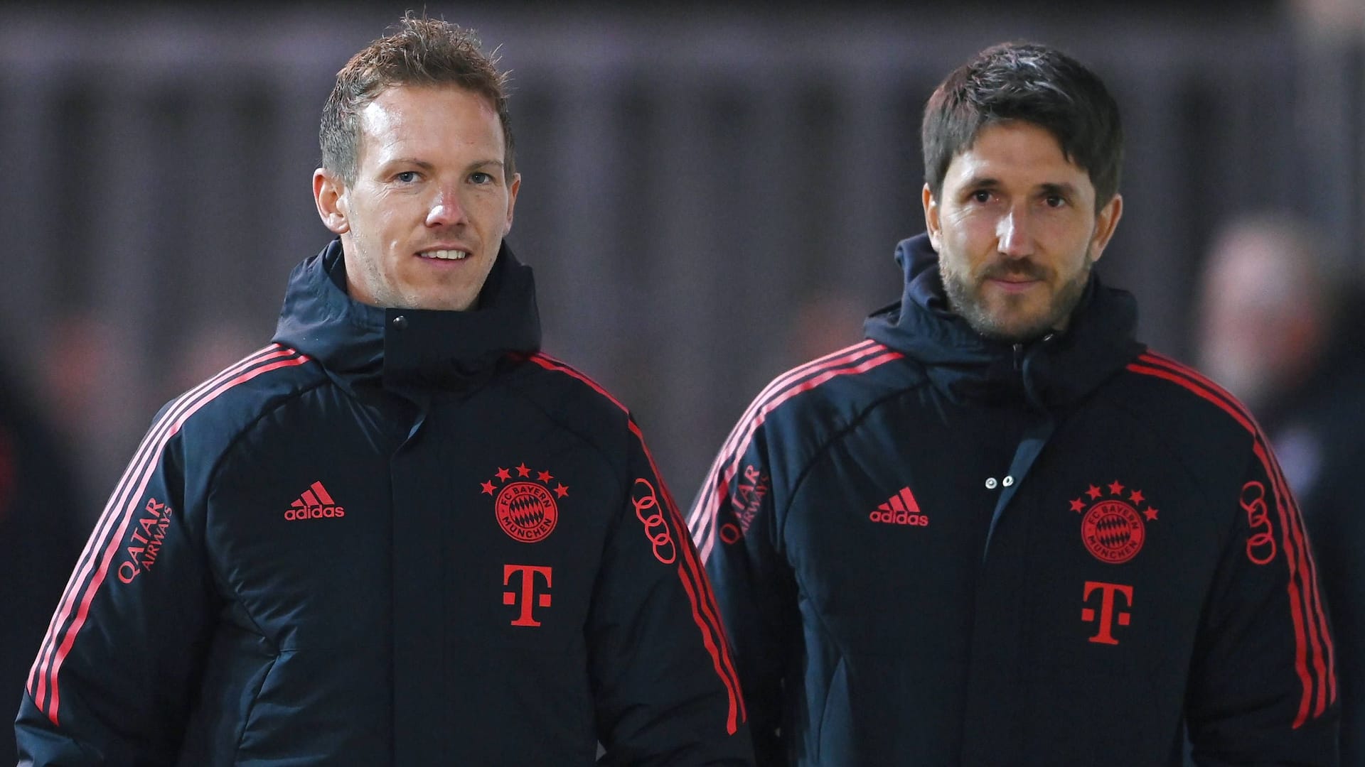 Julian Nagelsmann (l.) mit Benjamin Glück: Der Videoanalyst begleitet ihn mittlerweile bereits seit zehn Jahren und war schon in Hoffenheim, Leipzig und München Teil seines Trainerteams.