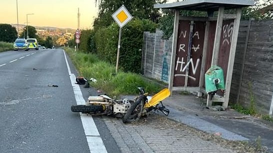 Der Unfallort: Laut Zeugen war der Biker deutlich zu schnell unterwegs.