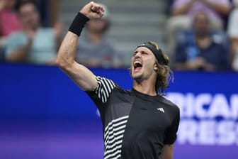 Alexander Zverev jubelt: Das deutsche Tennis-Ass steht zum dritten Mal in Folge im Viertelfinale der US Open.