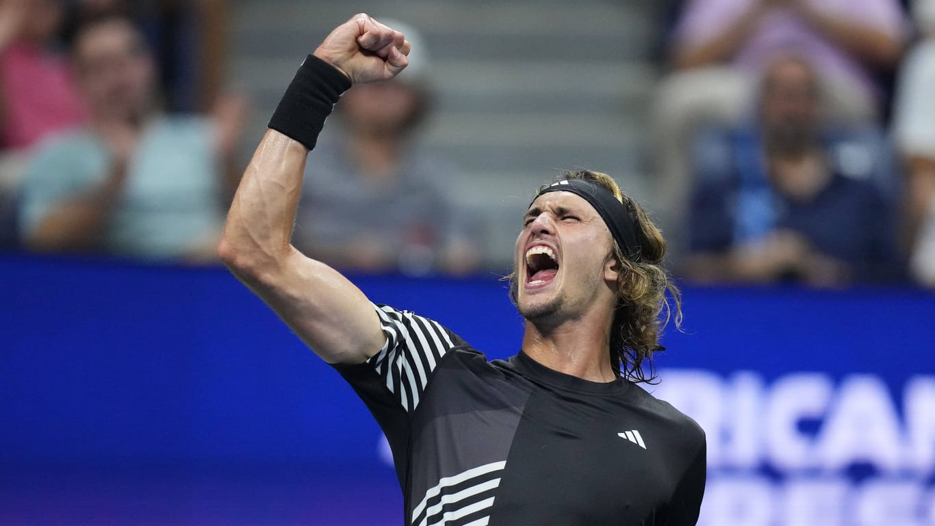 Alexander Zverev jubelt: Das deutsche Tennis-Ass steht zum dritten Mal in Folge im Viertelfinale der US Open.