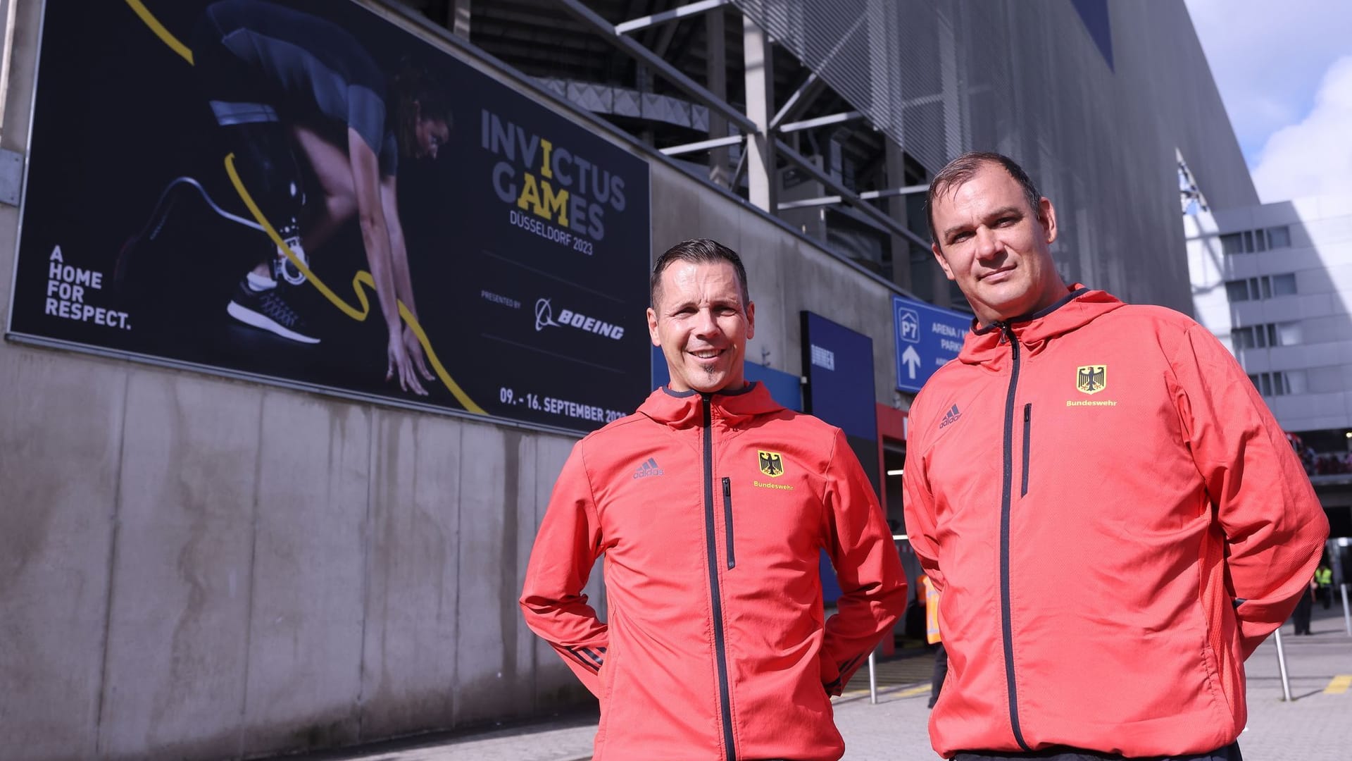 Düsseldorf: Christian Münster (l) und Dennis Siesing, Afghanistan-Veteranen und Invictus Games Athleten.