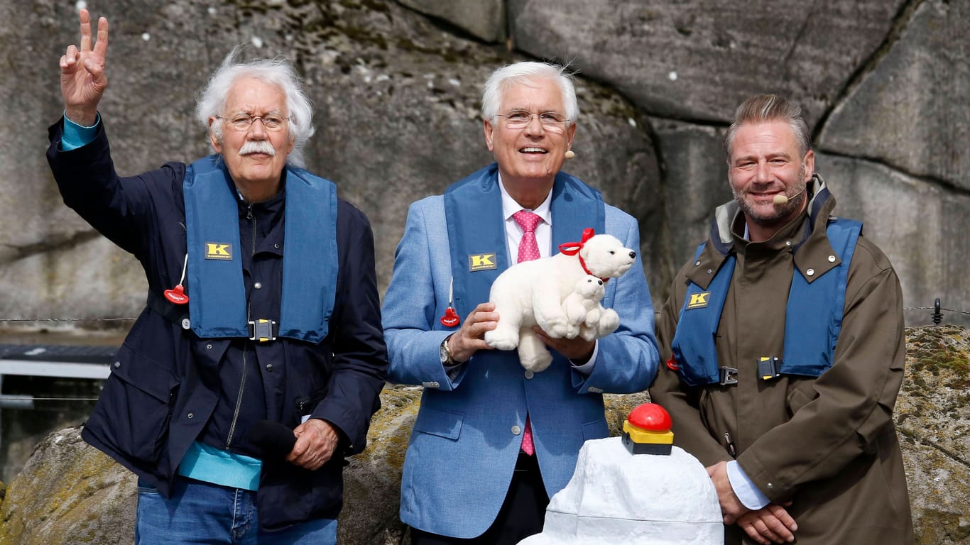 Carlo von Tiedemann, Dirk Albrecht und Sasha bei der Taufe des Eisbärenmädchens auf den Namen Anouk im Tierpark Hagenbeck. Reicht die PR?