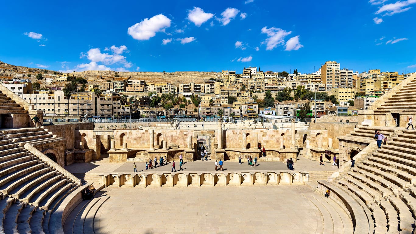 Amman: Das römische Theater lockt auch in diese eigentlich hässliche Stadt immer wieder Touristen.