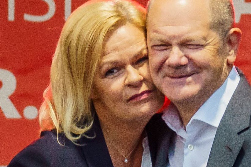 Innenministerin Faeser, Kanzler Scholz: Freude am Regieren sieht anders aus.