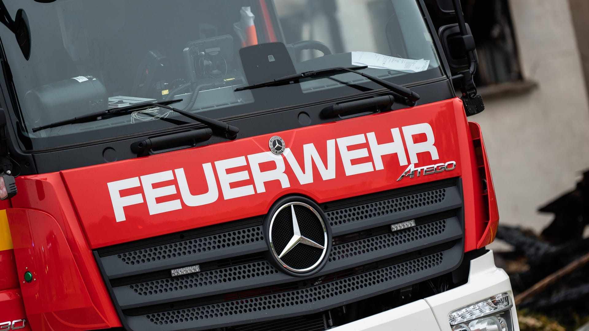 Ein Löschfahrzeug der Feuerwehr (Symbolbild): Zahlreiche Einsatzfahrzeuge und LKWs waren für Lasse auf der Straße.