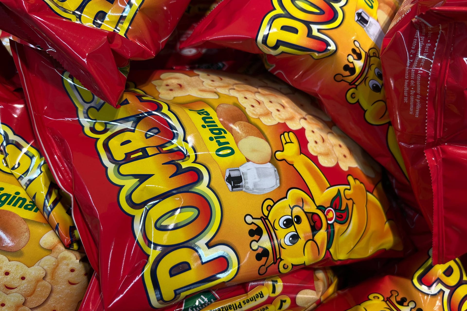 Pom-Bären von Intersnack (Symbolfoto): Eine bestimmte Charge wird von dem Kölner Unternehmen nun zurückgerufen. Pom-Bären von Intersnack (Symbolfoto): Eine bestimmte Charge wird von dem Kölner Unternehmen nun zurückgerufen.