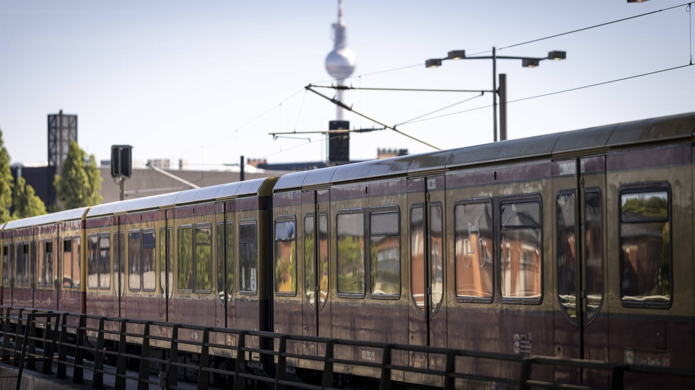 S-Bahn in Berlin (Symbolfoto): In Marzahn-Hellersdorf kam es am Wochenende zu dem brutalen Angriff.