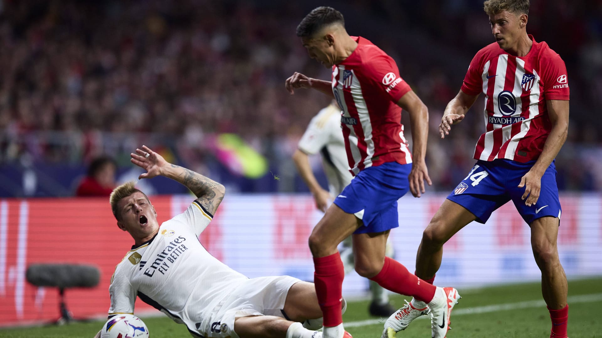 Toni Kroos (l.) traf zwar für Real, musste sich mit seinem Team aber trotzdem geschlagen geben.