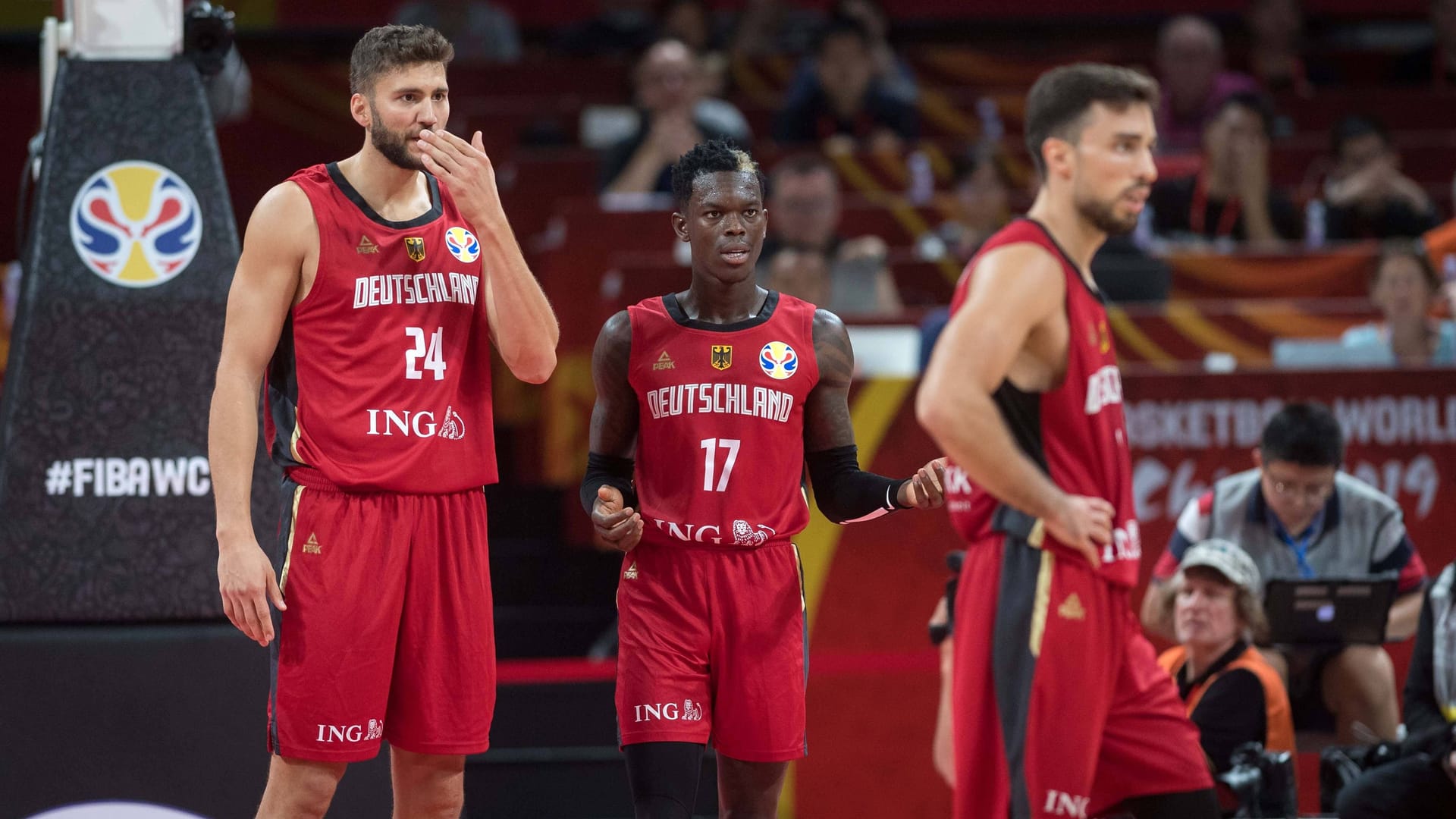 Maxi Kleber (l.) und Dennis Schröder bei einem WM-Spiel im Jahr 2019.