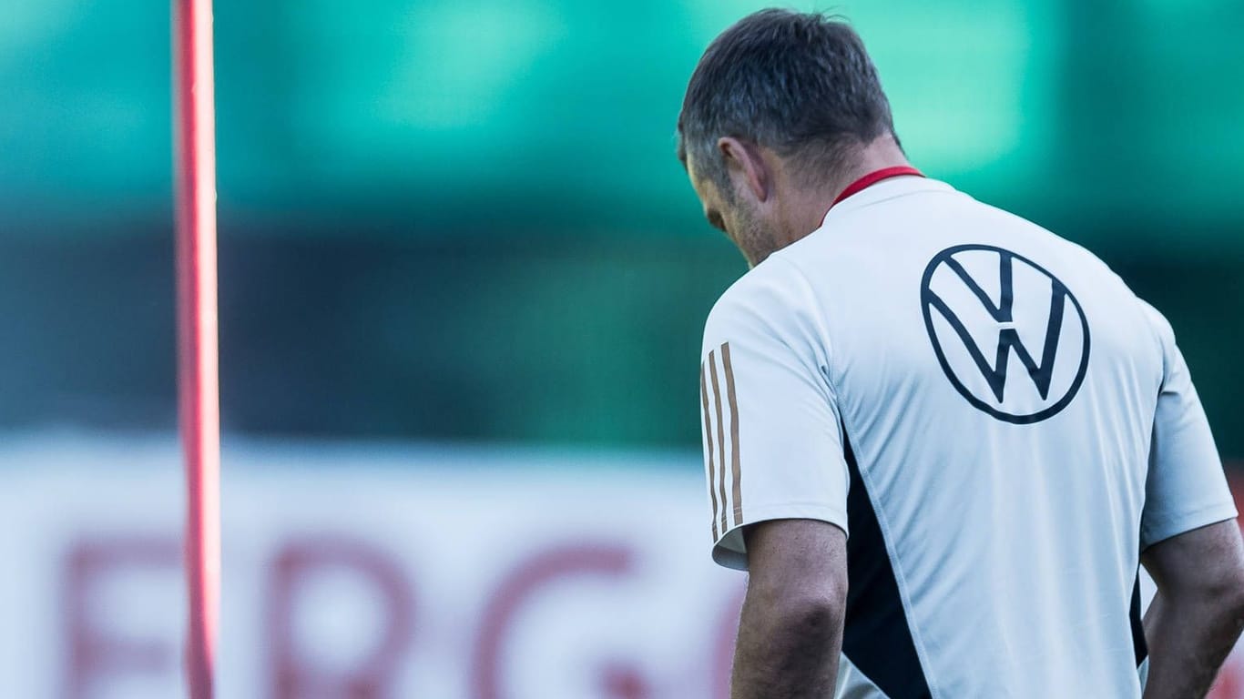 Hansi Flick: Der Bundestrainer braucht dringend gute Ergebnisse.