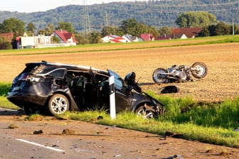 Crash im Landkreis Neumarkt in der Oberpfalz: Für den Biker konnten die Retter nichts mehr tun.