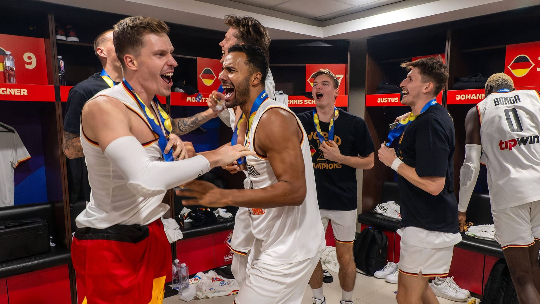 Basketball-WM: Deutschland Ist Weltmeister – Emotionale Szenen In Berlin