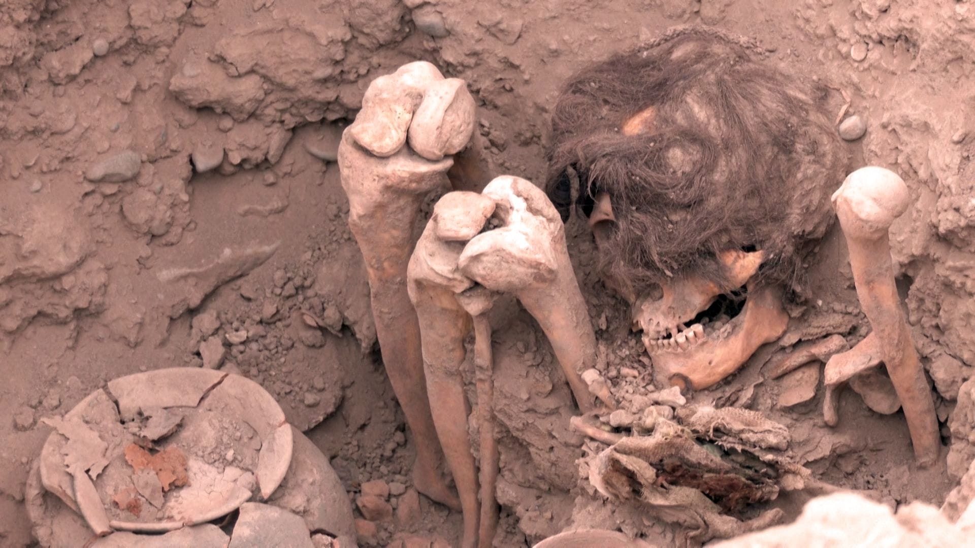 1000-jährige Mumie mit Haaren in Peru ausgegraben