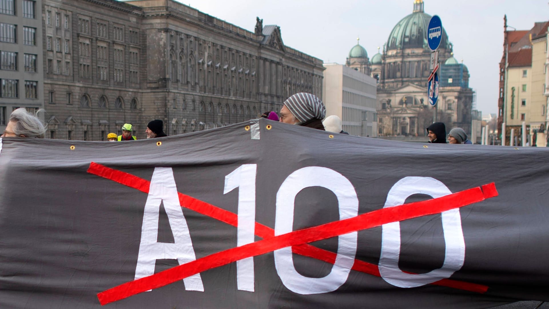 Protest gegen den Ausbau der A100 (Archivbild): Protest gegen den Ausbau der A100 (Archivbild):