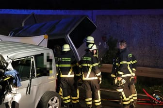 Diese zwei Kleinbusse sind in Hessen kollidiert: Zwei Menschen sind verstorben.