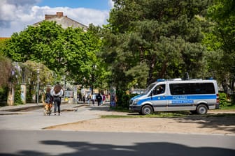 Polizei am Görlitzer Park (Archivbild): Erneut ist es dort zu einem Raub gekommen.