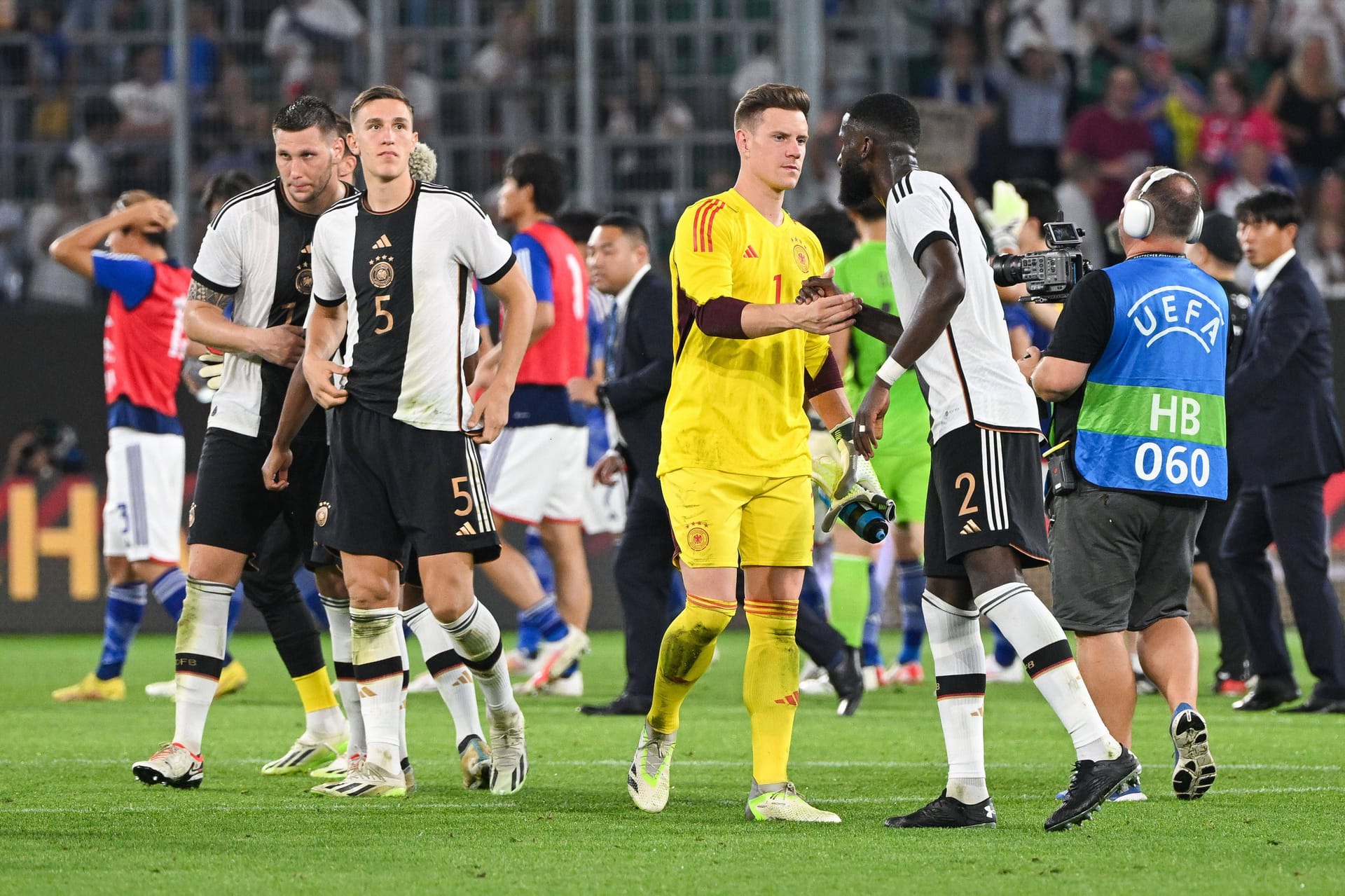 Die deutschen Nationalspieler nach der Niederlage gegen Japan: Die Partie wurde aus DFB-Sicht zu einem Reinfall.