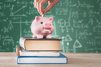 Schon in der Schule sollten Grundkenntnisse über Finanzen unterrichtet werden.
