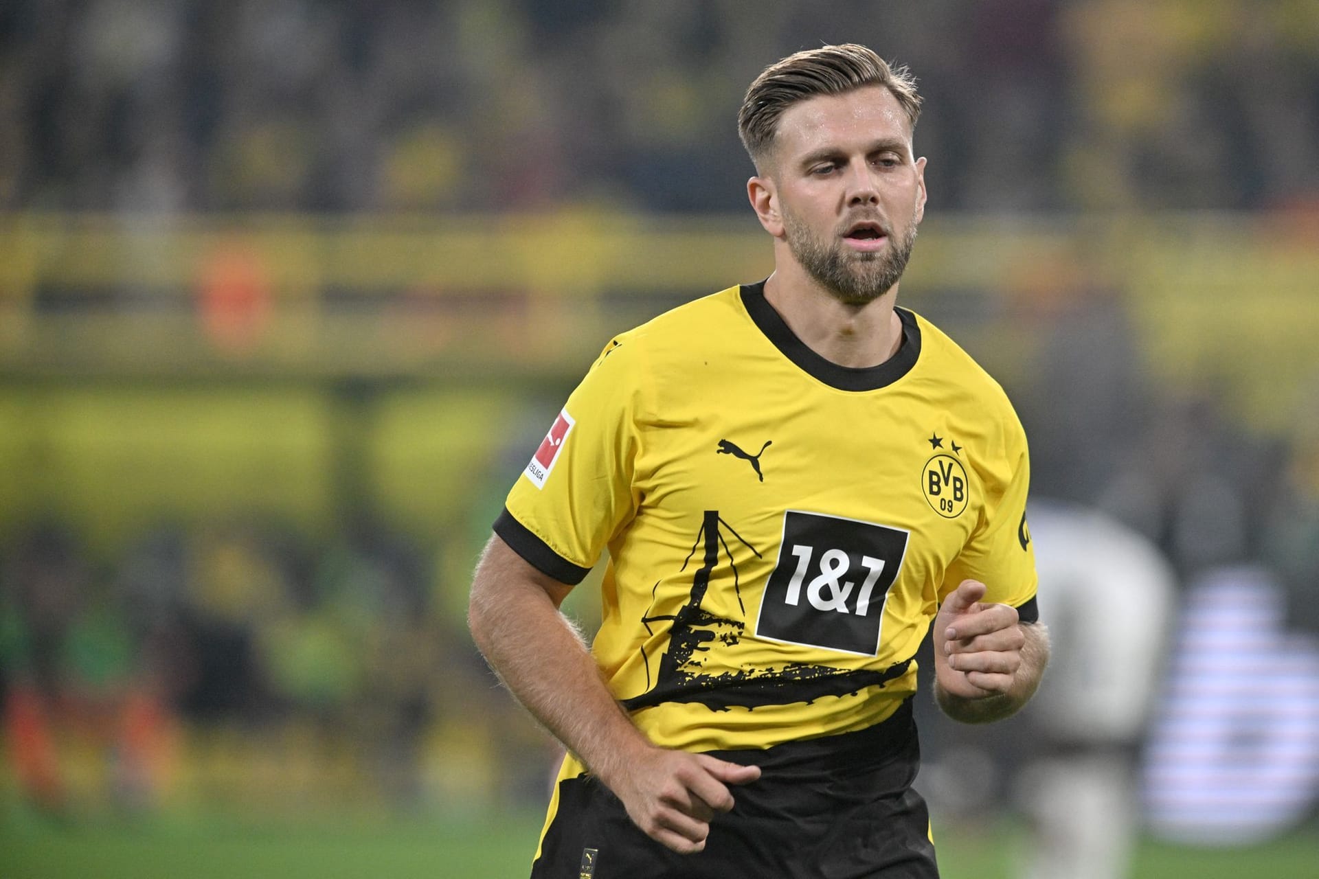 Signal Iduna Park: Niclas Füllkrug läuft über den Platz.