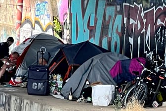 Obdachlose in Berlin (Symbolbild): Der Berliner Senat will bei Ihrer Versorgung sparen.