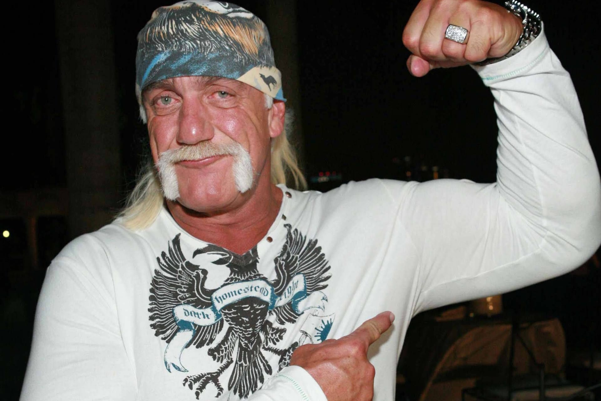 Hulk Hogan: Der ehemalige Wrestler ist glücklich vergeben.