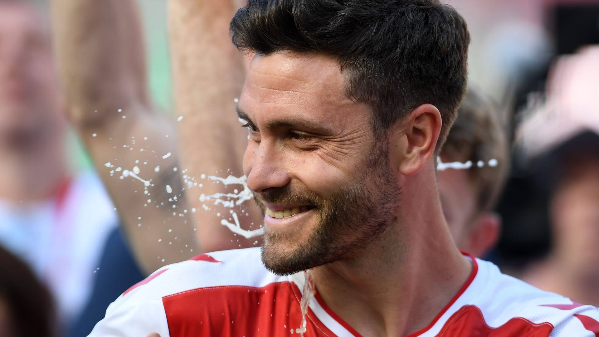 Jonas Hector während seines Abschieds (Archivbild): Der ehemalige FC-Star spielt wieder Fußball.