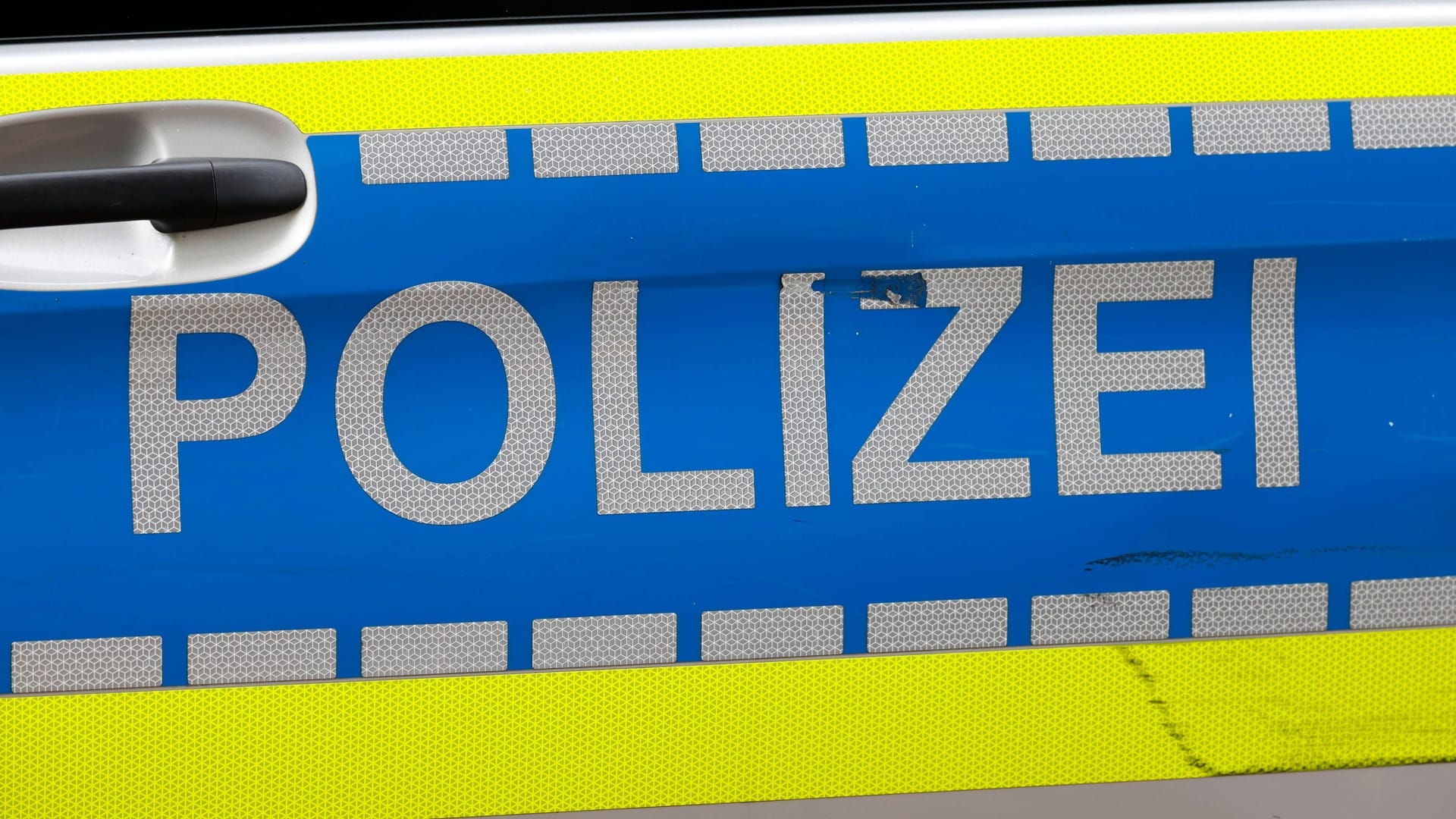 Die Polizei ermittelt: Betrunken auf der Autobahn hat ein Rentner die Orientierung verloren.