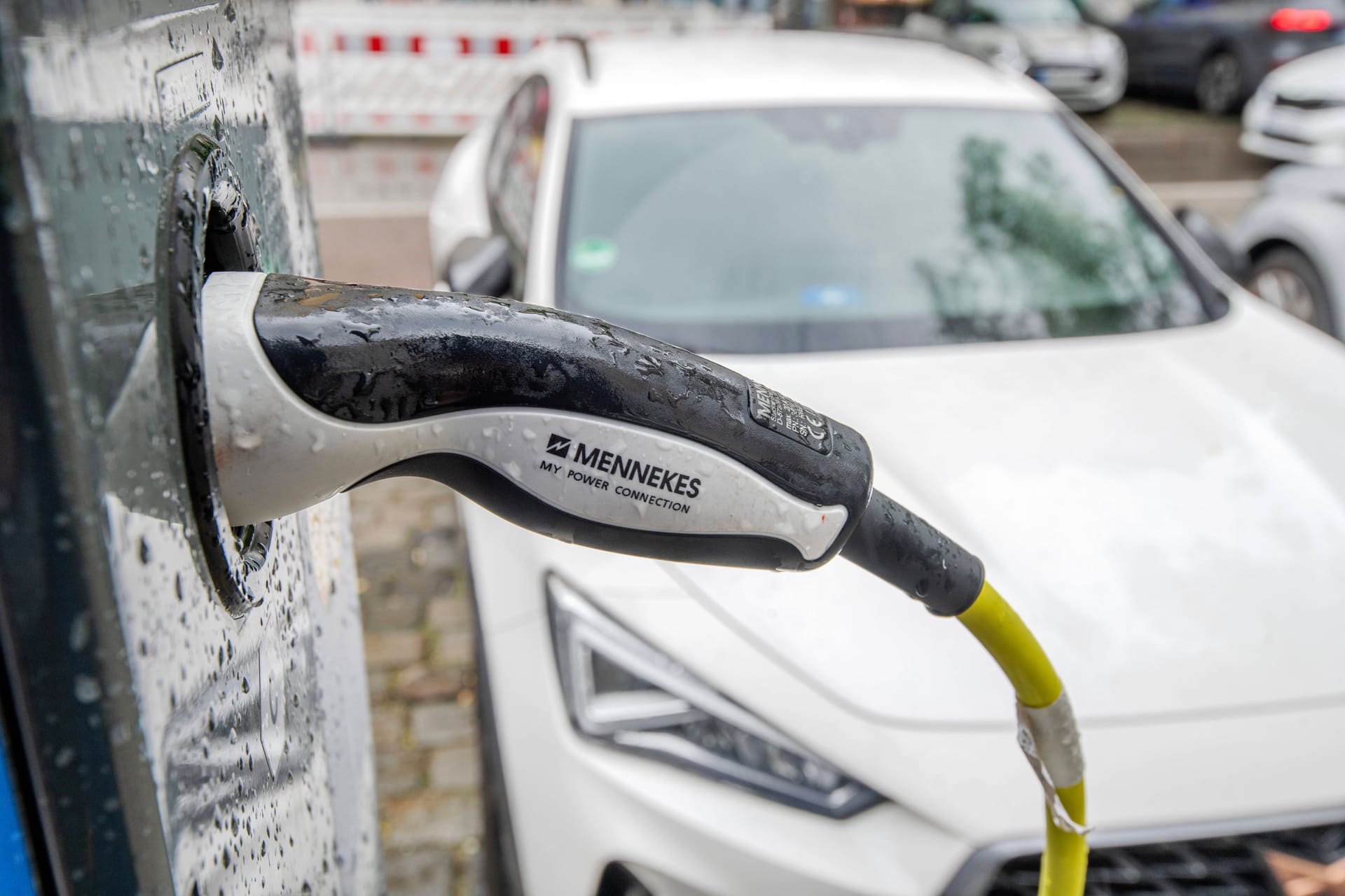 Keine Lust mehr: Hohe Strompreise verderben vielen Käufern den Spaß am Elektroauto.