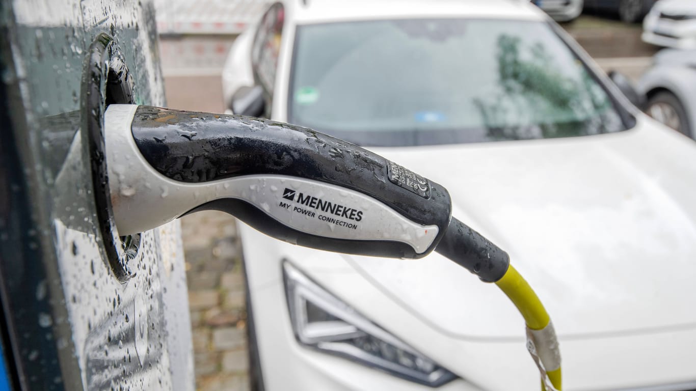 Keine Lust mehr: Hohe Strompreise verderben vielen Käufern den Spaß am Elektroauto.