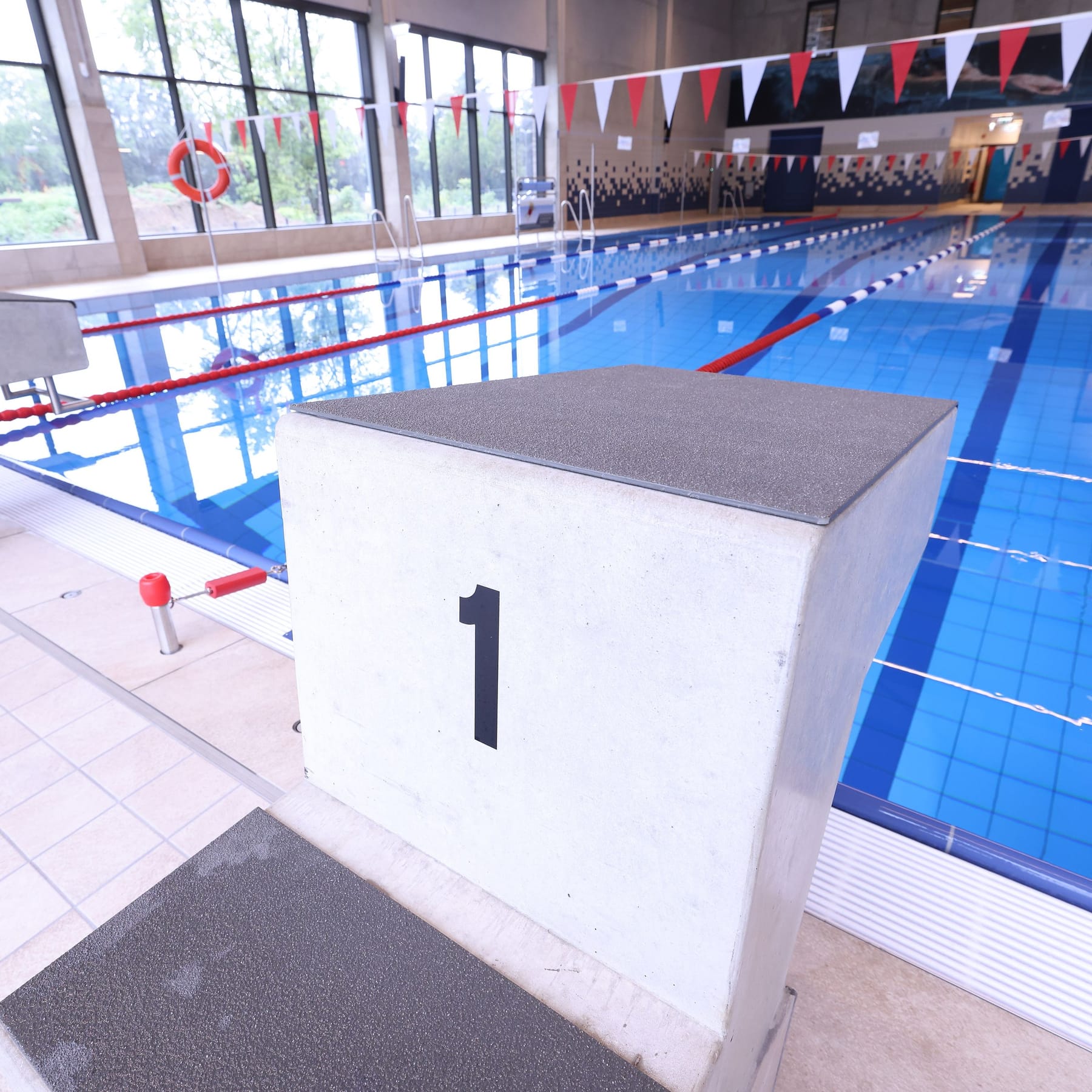 Preis gecheckt: Das kostet der Besuch im Hallenbad in Düsseldorf